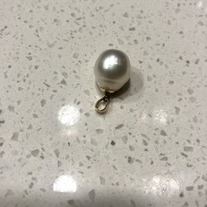White pearl pendant